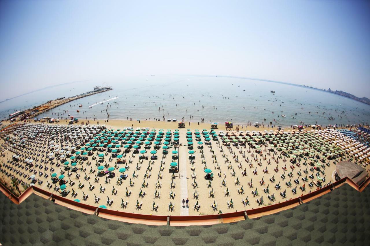Perandor Beach ドゥラス エクステリア 写真