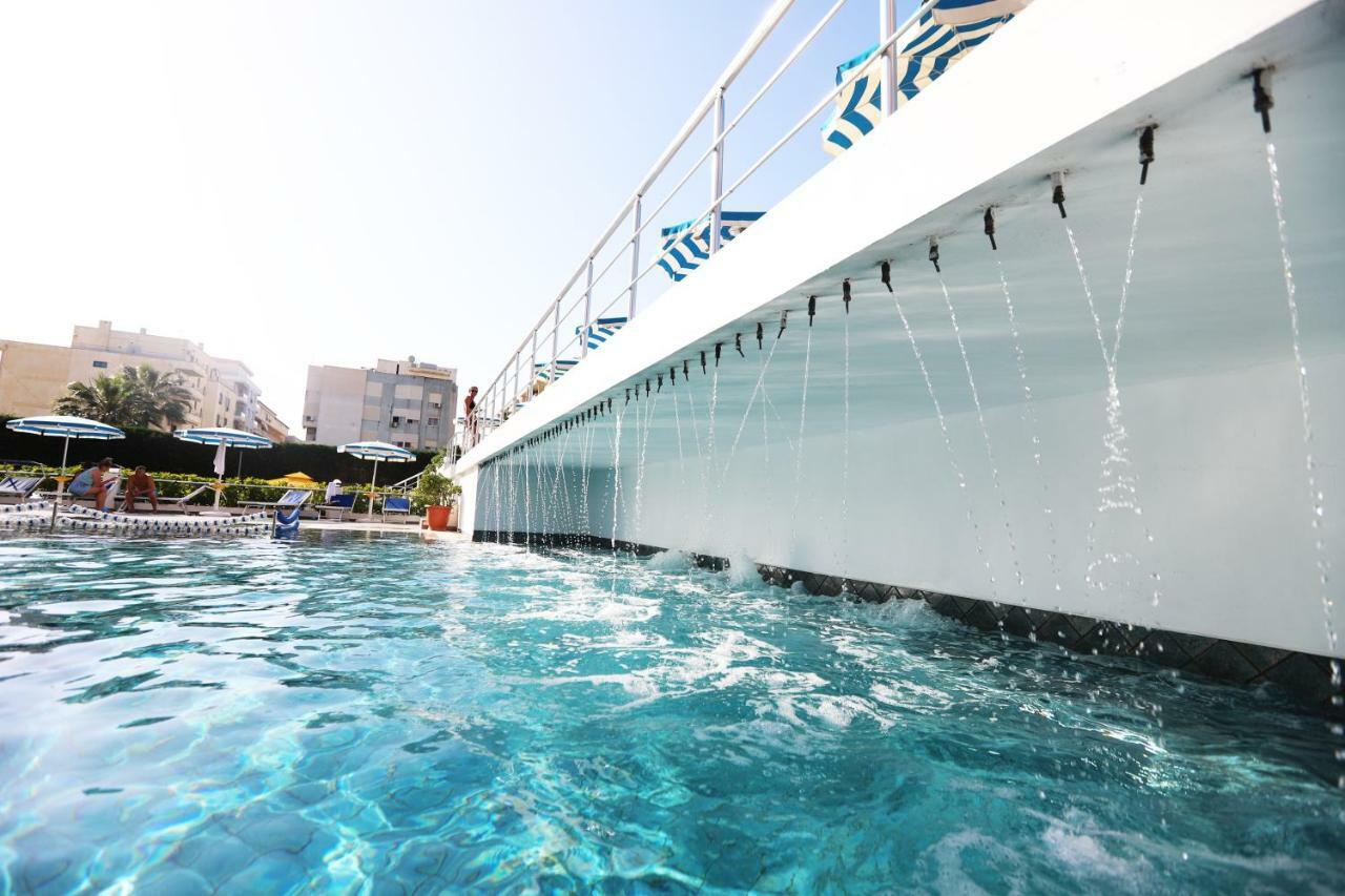 Perandor Beach ドゥラス エクステリア 写真